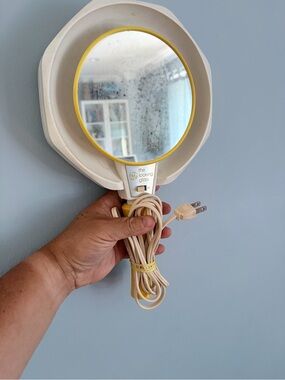 Vintage GE the looking glass lighted mirror